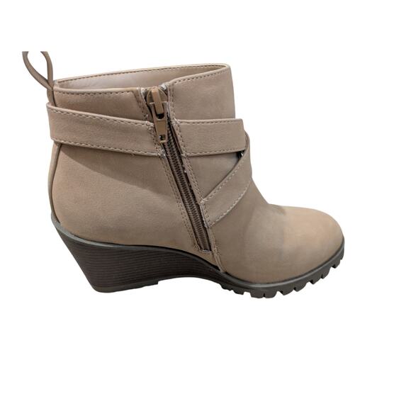 St. John's Bay wedge boots - Picture 4 of 10